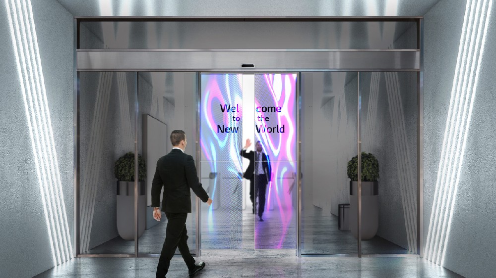 廈門知名公司新裝亮相，自動門透明顯示拼接屏